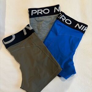 3 pairs of nike pros all size medium, great condition